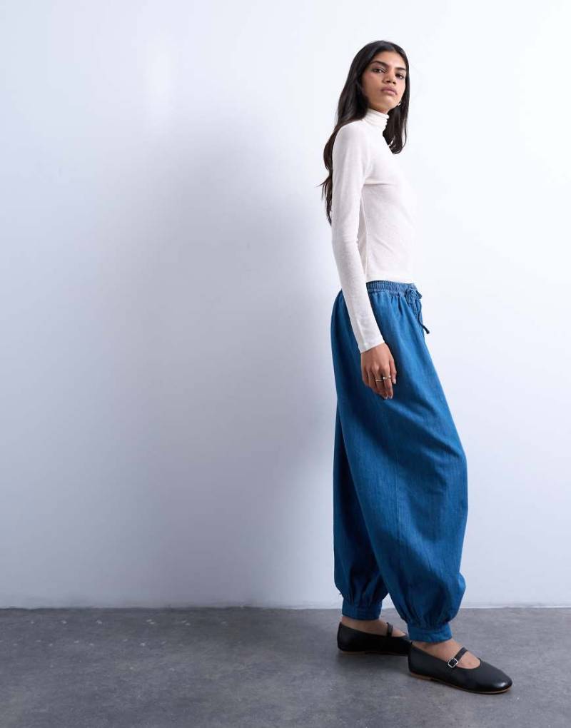 Topshop - Ballon-Jeans in Mittelblau mit mittelhohem Bund von Topshop