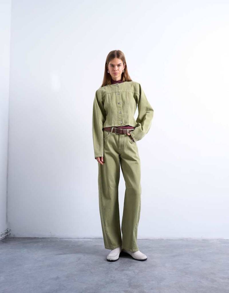 Topshop - Barrel - Jeans in Avocado mit hohem Bund und Nahtdetails-Grün von Topshop