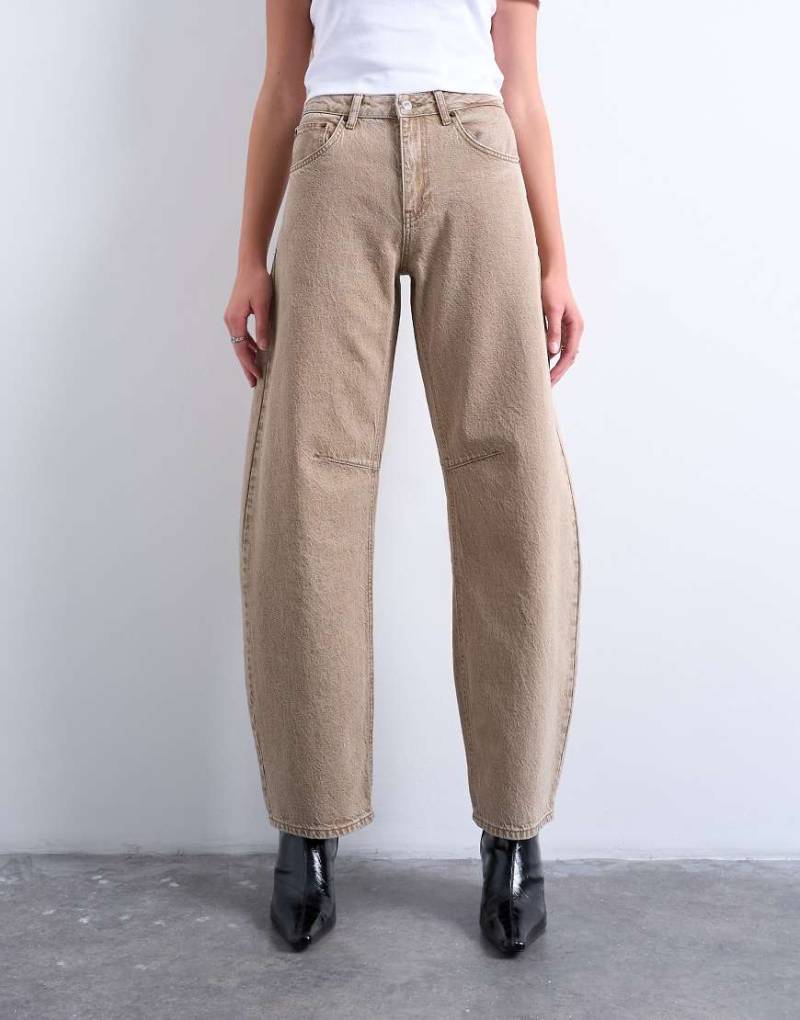 Topshop - Barrel - Jeans in verwaschenem Beige mit mittelhohem Bund-Brown von Topshop