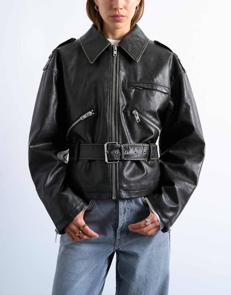 Topshop - Biker-Jacke aus Kunstleder in verwaschenem Schwarz mit tiefem Gürtel Topshop - Biker-Jacke aus Kunstleder in verwaschenem Schwarz mit tiefem Gürtel von Topshop