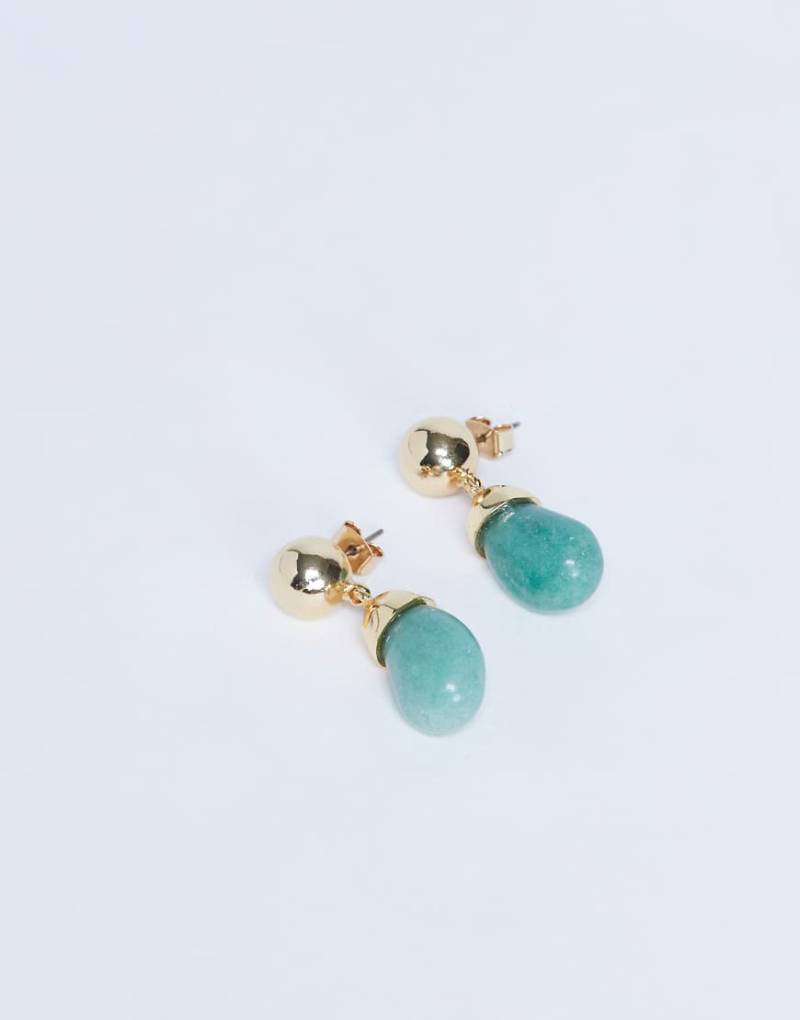 Topshop - Blaze - Ohrstecker in Goldoptik mit Tropfenanhänger in Grün-Goldfarben von Topshop