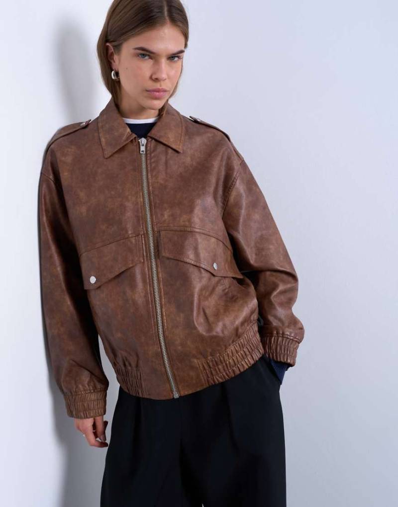 Topshop - Bomberjacke aus Kunstleder in verwaschenem Braun-Brown von Topshop