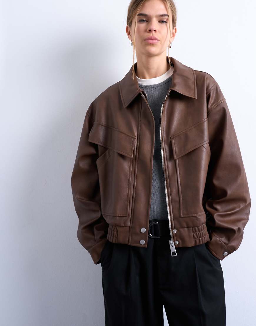 Topshop - Bomberjacke aus Kunstleder in verwaschenem Braun mit kastigem Ballonschnitt, Tasche und Reißverschluss-Brown von Topshop