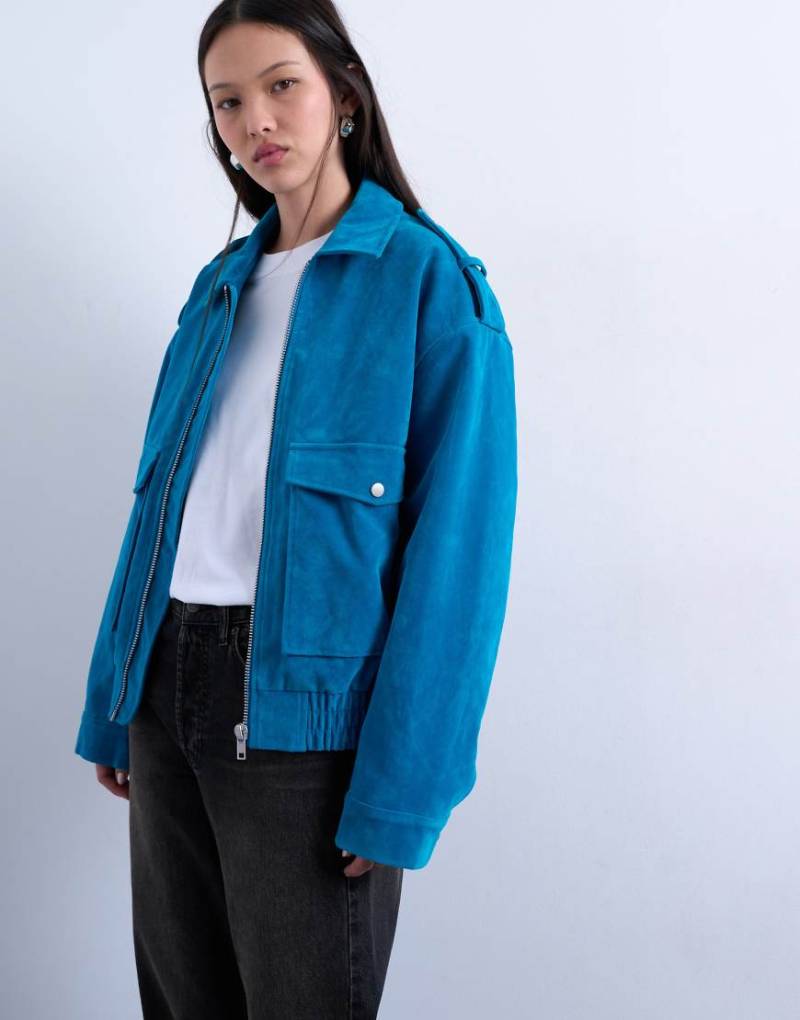 Topshop - Bomberjacke aus Wildlederimitat in leuchtendem Blau mit Steppfutter und Druckknöpfen-Brown von Topshop