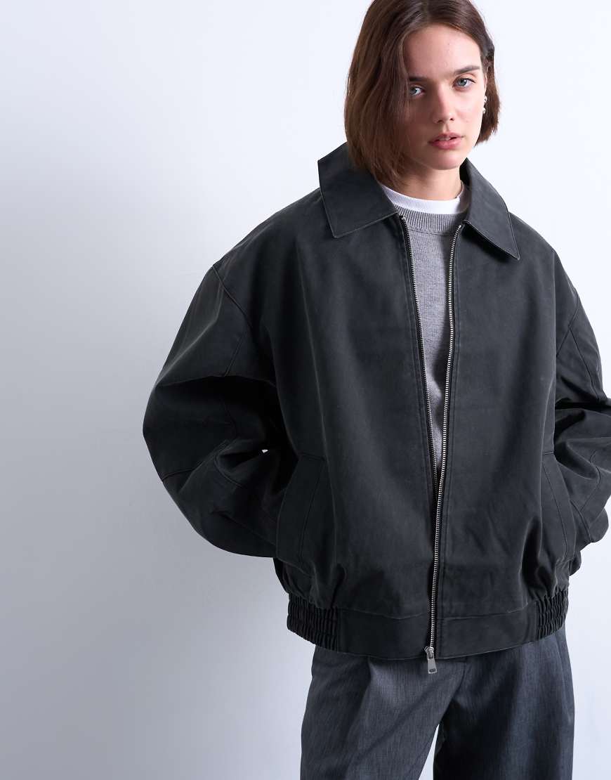 Topshop - Bomberjacke aus Wildlederimitat in verwaschenem Schwarz mit extremer Oversize-Passform, Steppfutter und aufgesetzten Taschen. von Topshop