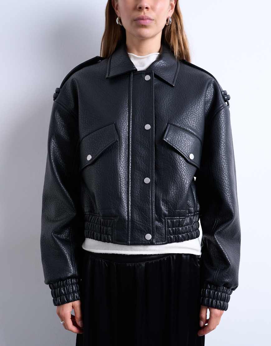 Topshop - Bomberjacke im 80er-Stil aus strukturiertem Kunstleder in Schwarz Topshop - Bomberjacke im 80er-Stil aus strukturiertem Kunstleder in Schwarz von Topshop