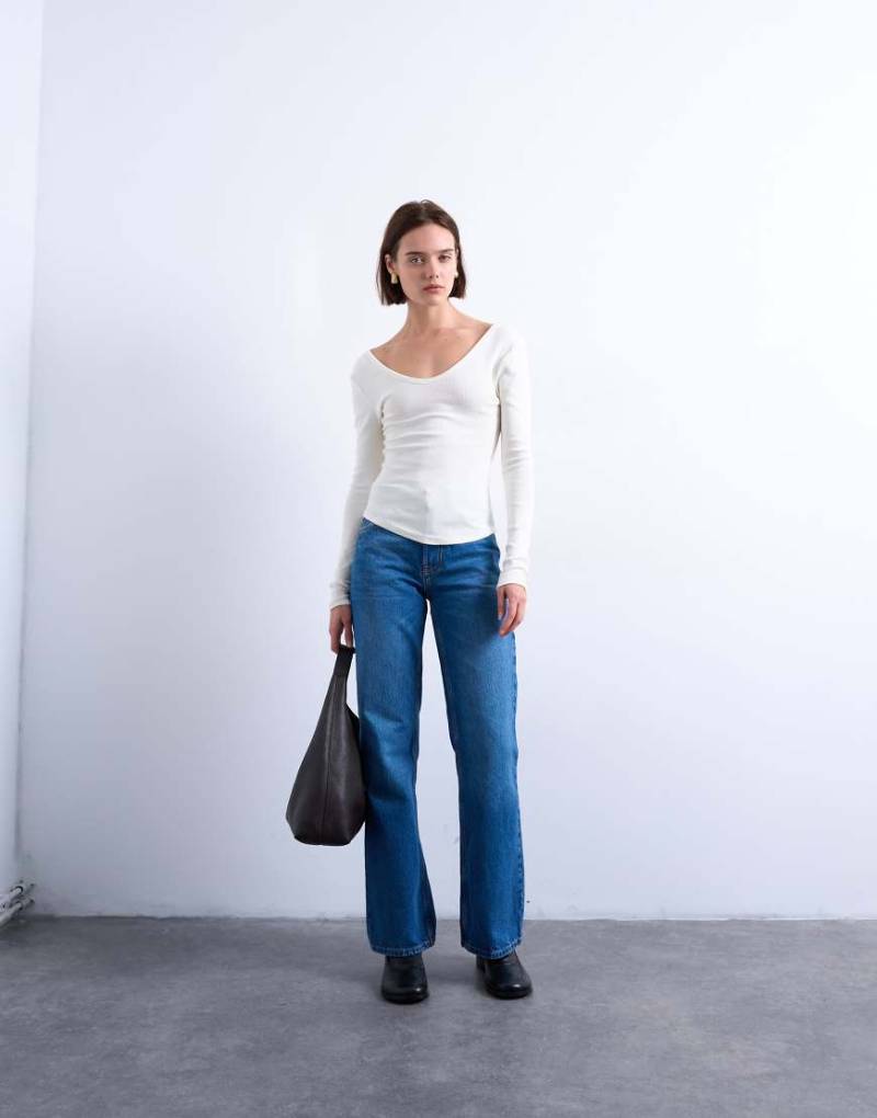 Topshop - Bootcut-Jeans in Mittelblau mit mittelhohem Bund von Topshop