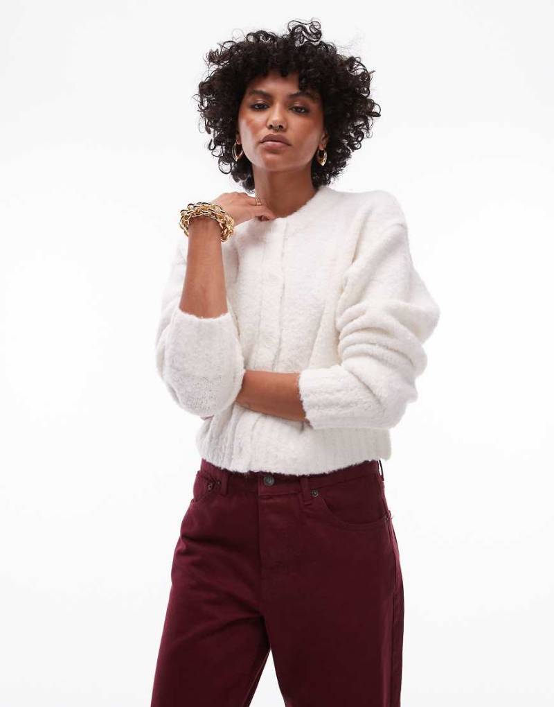 Topshop - Bouclé-Strickjacke in Creme mit Rundhalsausschnitt-Weiß von Topshop