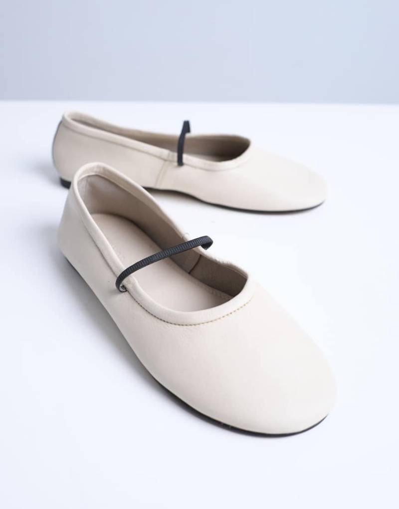 Topshop - Brad - Leder-Ballerinas in Wollweiß mit elastischem Riemen von Topshop