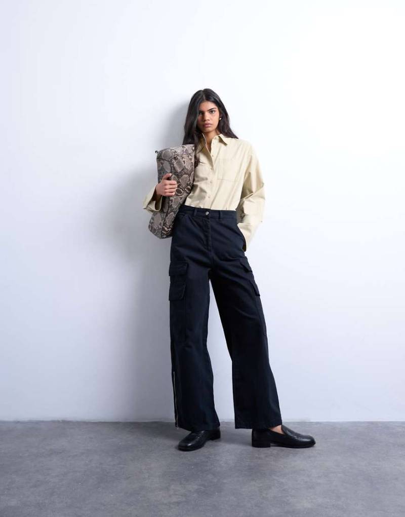 Topshop - Cargo-Hose in Schwarz mit mittelhohem Bund von Topshop