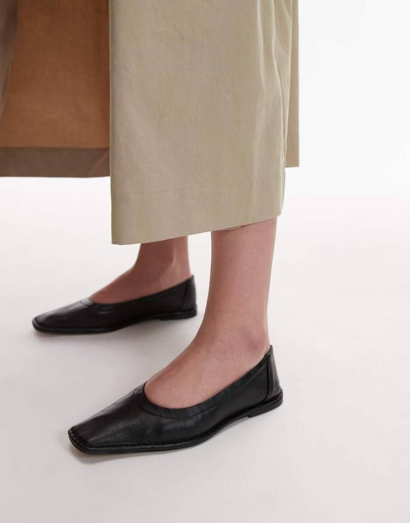 Topshop - Casey - Ballerinas aus hochwertigem Leder in Schwarz mit eckiger Zehenpartie und gerafftem Detail von Topshop