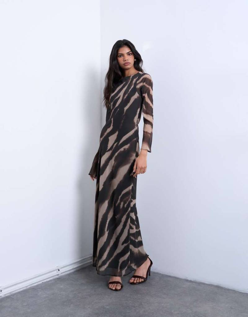 Topshop - Chiffon-Maxikleid mit geradem Schnitt, U-Ausschnitt und verschwommenem Tierfellmuster-Bunt von Topshop