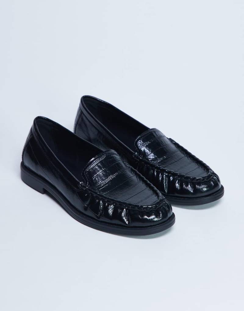 Topshop - Coby - Loafer in Kroko-Schwarz mit geraffter Zehenpartie von Topshop