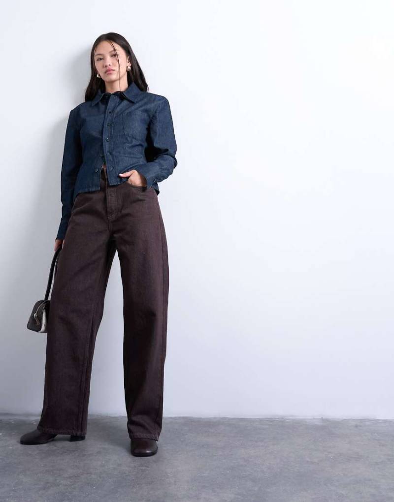 Topshop - Column - Jeans in brauner Rinse-Waschung mit mittelhohem Bund-Brown von Topshop