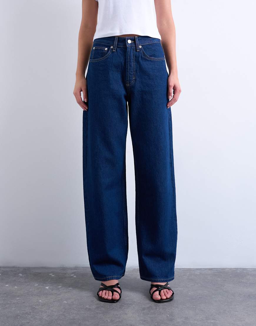 Topshop - Column - Jeans in indigoblauer Rinse-Waschung mit mittelhohem Bund von Topshop