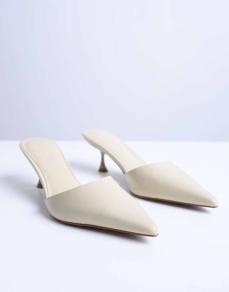 Topshop - Dorota - Spitze Mules in Cremeweiß mit Kitten-Absatz von Topshop