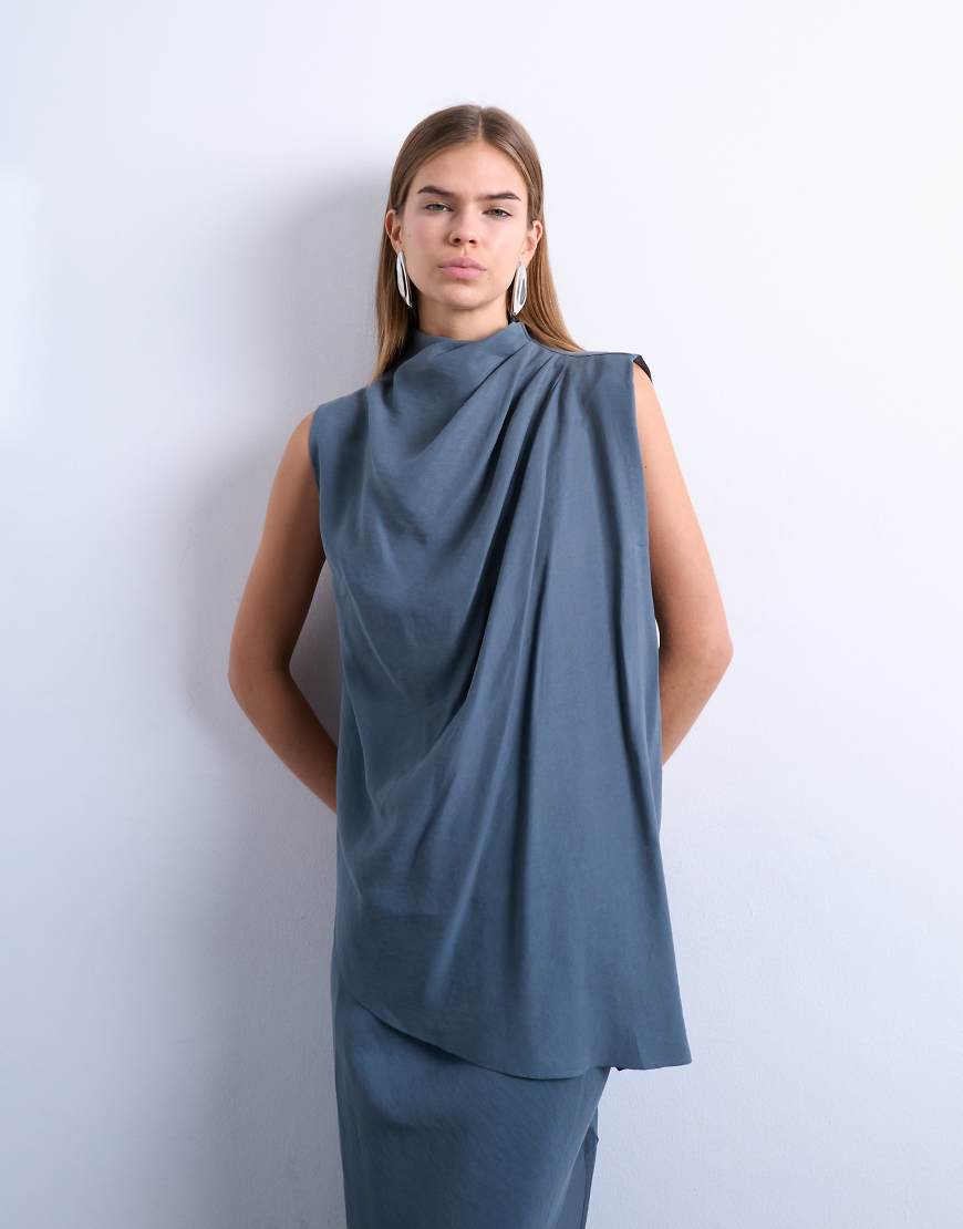 Topshop - Drapiertes Tunika-Oberteil aus Cupro in Grau-Blau mit asymmetrischem Saum von Topshop