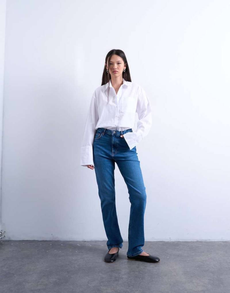 Topshop - Dree - Slim Straight Jeans in Mittelblau mit hohem Bund von Topshop