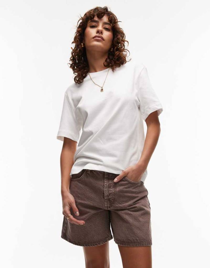 Topshop - Editor - Jeans-Shorts in Otterbraun von Topshop