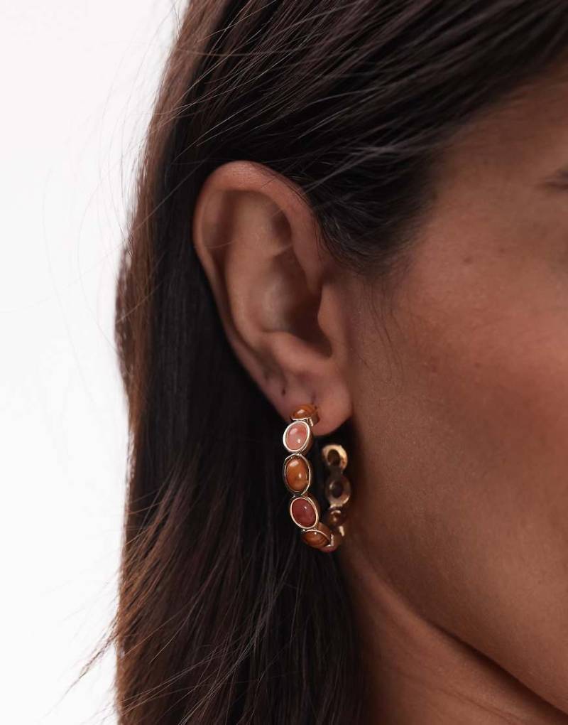 Topshop - Eileen - Goldfarbene Creolen mit Schmuckstein Topshop - Eileen - Goldfarbene Creolen mit Schmuckstein von Topshop