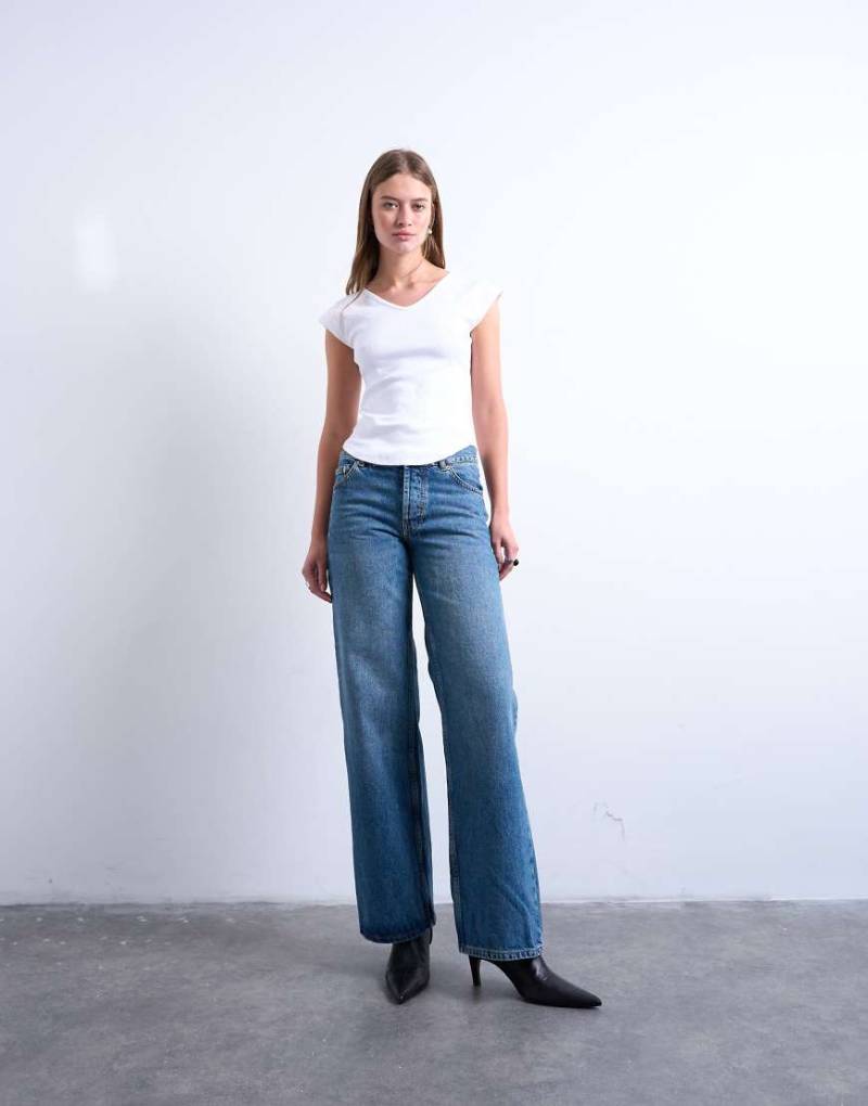 Topshop - Ember - Jeans in Mittelblau mit geradem Schnitt und niedrigem Bund-Grau von Topshop