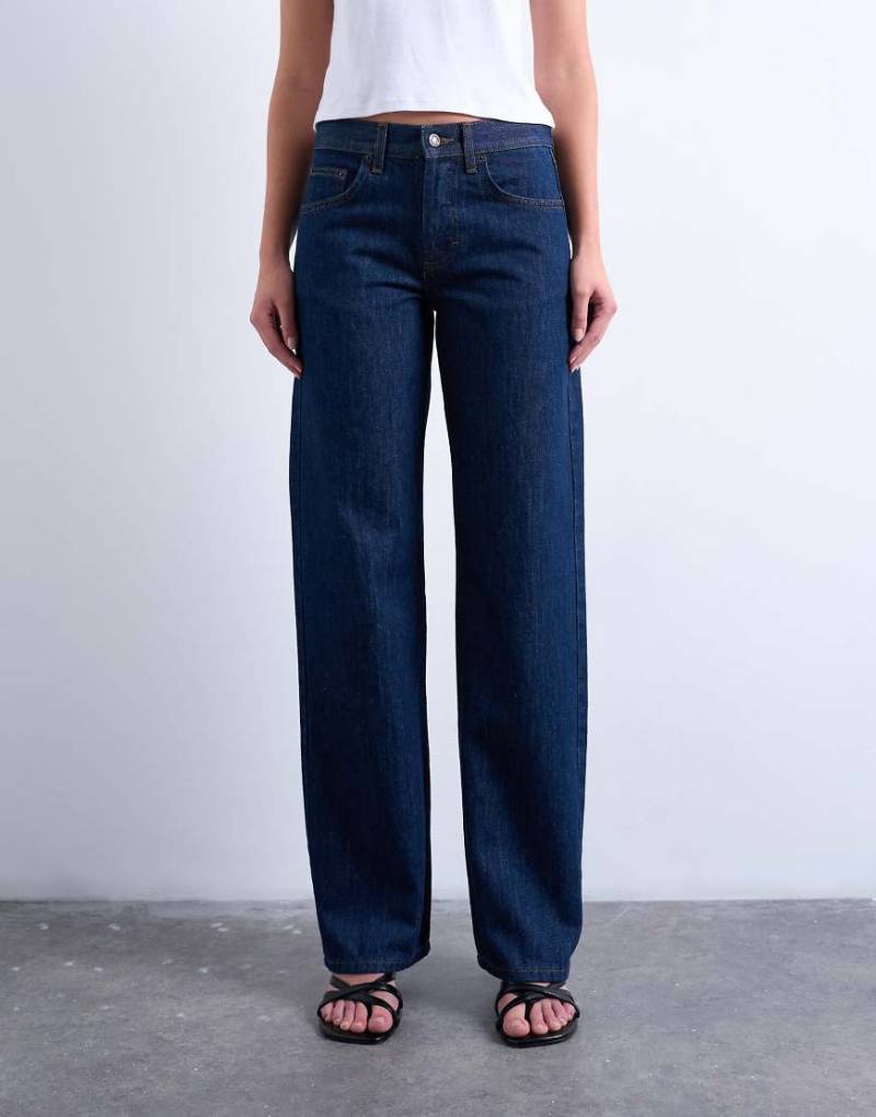 Topshop - Ember - Jeans in indigoblauer Rinse-Waschung mit niedrigem Bund und geradem Schnitt von Topshop
