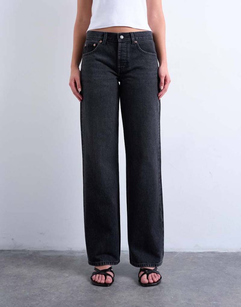 Topshop - Ember - Jeans mit geradem Schnitt und niedrigem Bund in verwaschenem Schwarz von Topshop