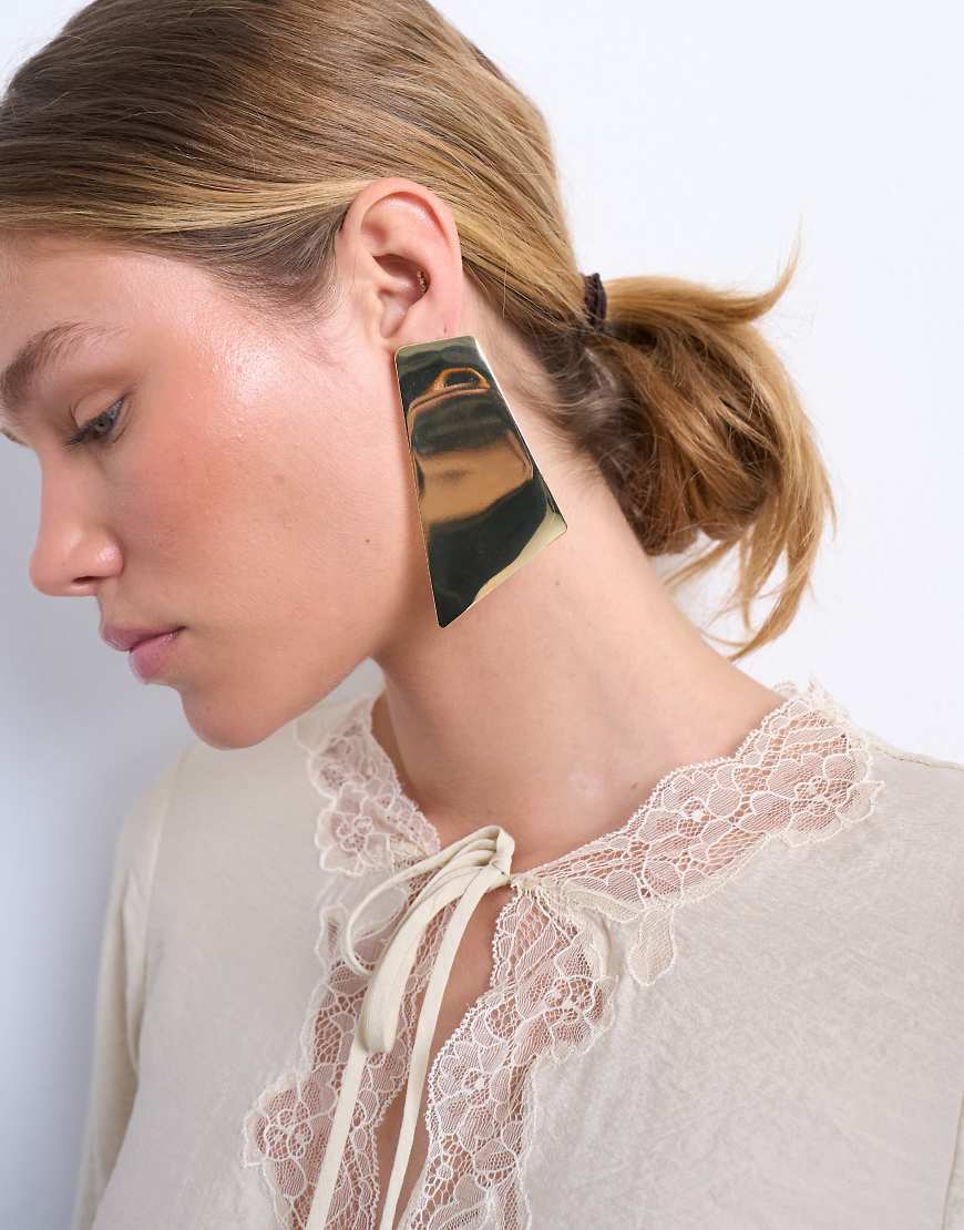 Topshop - Emmey - Goldfarbene Statement-Ohrringe von Topshop