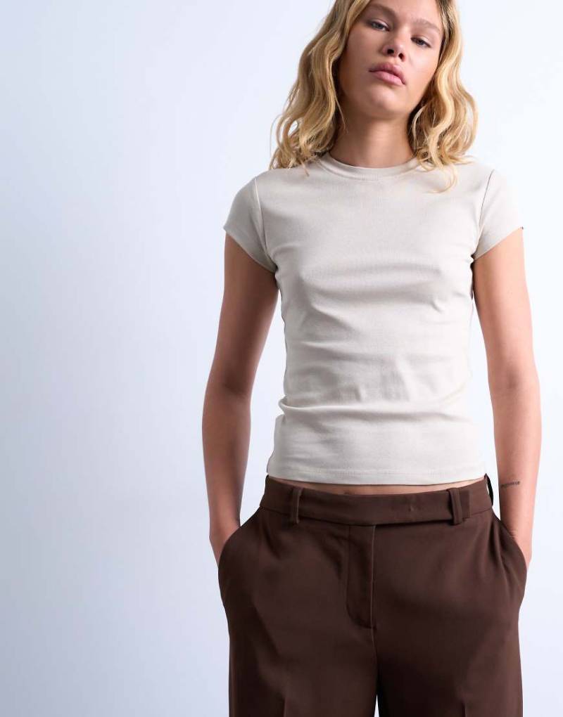 Topshop - Everyday - T-Shirt für den Alltag in Stone-Neutral Topshop - Everyday - T-Shirt für den Alltag in Stone-Neutral von Topshop