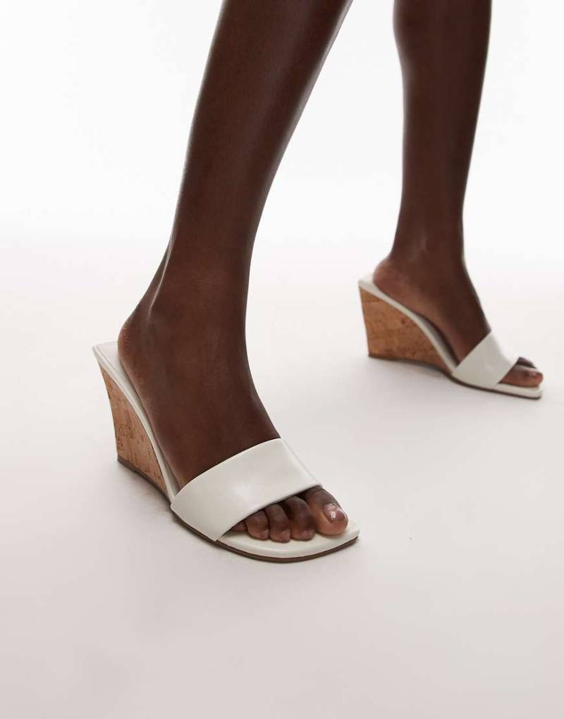 Topshop - Farah - Mules in Cremeweiß mit hohem Keilabsatz von Topshop