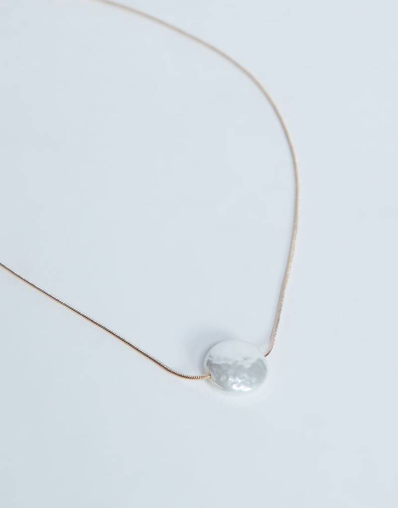 Topshop - Farley - Zarte Choker-Halskette in Gold mit Perlenanhänger-Goldfarben von Topshop