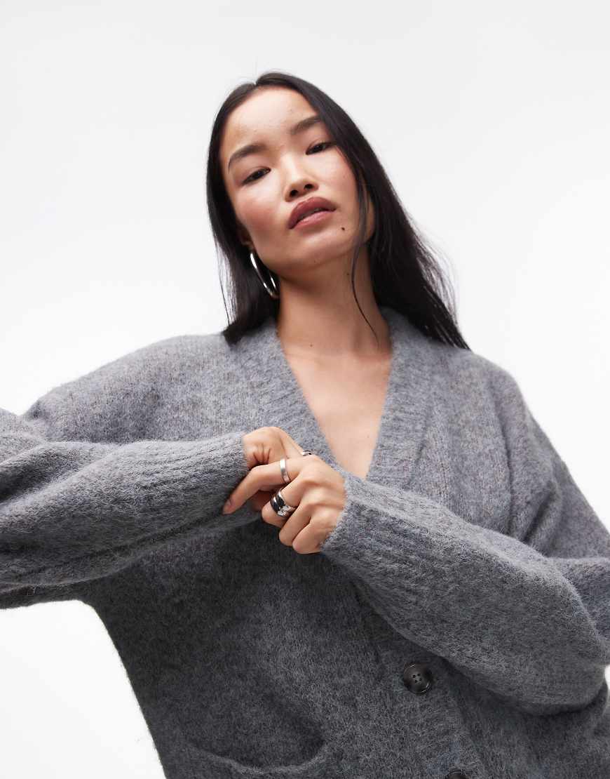 Topshop - Flauschige Oversize-Strickjacke in Grau mit V-Ausschnitt und Taschen von Topshop