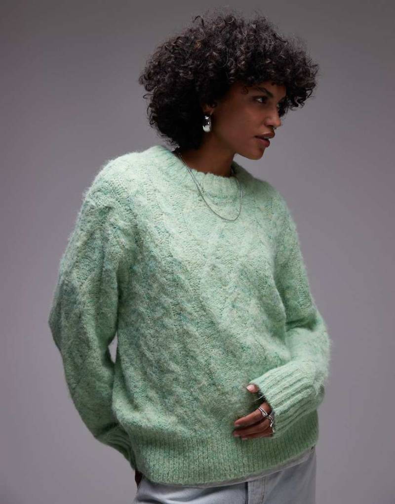 Topshop - Flauschiger, locker geschnittener Strickpullover in Hellgrün mit Zopfmuster und Rundhalsausschnitt von Topshop