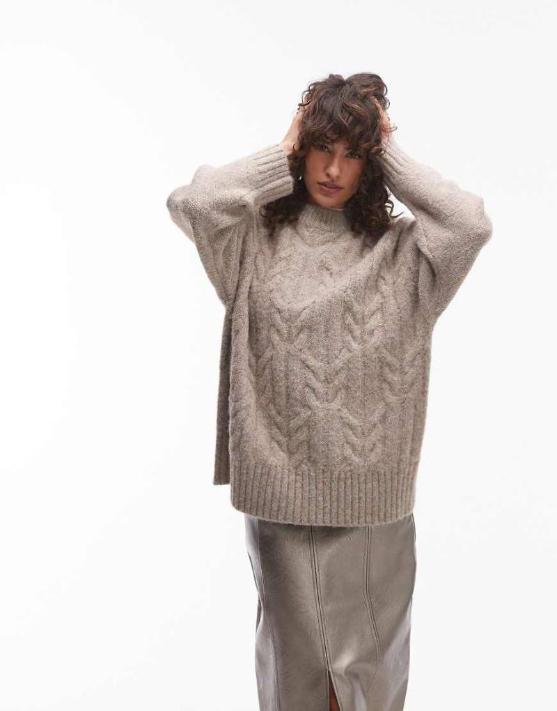 Topshop - Flauschiger Oversize-Strickpullover in Hellbeige mit Zopfmuster-Neutral von Topshop