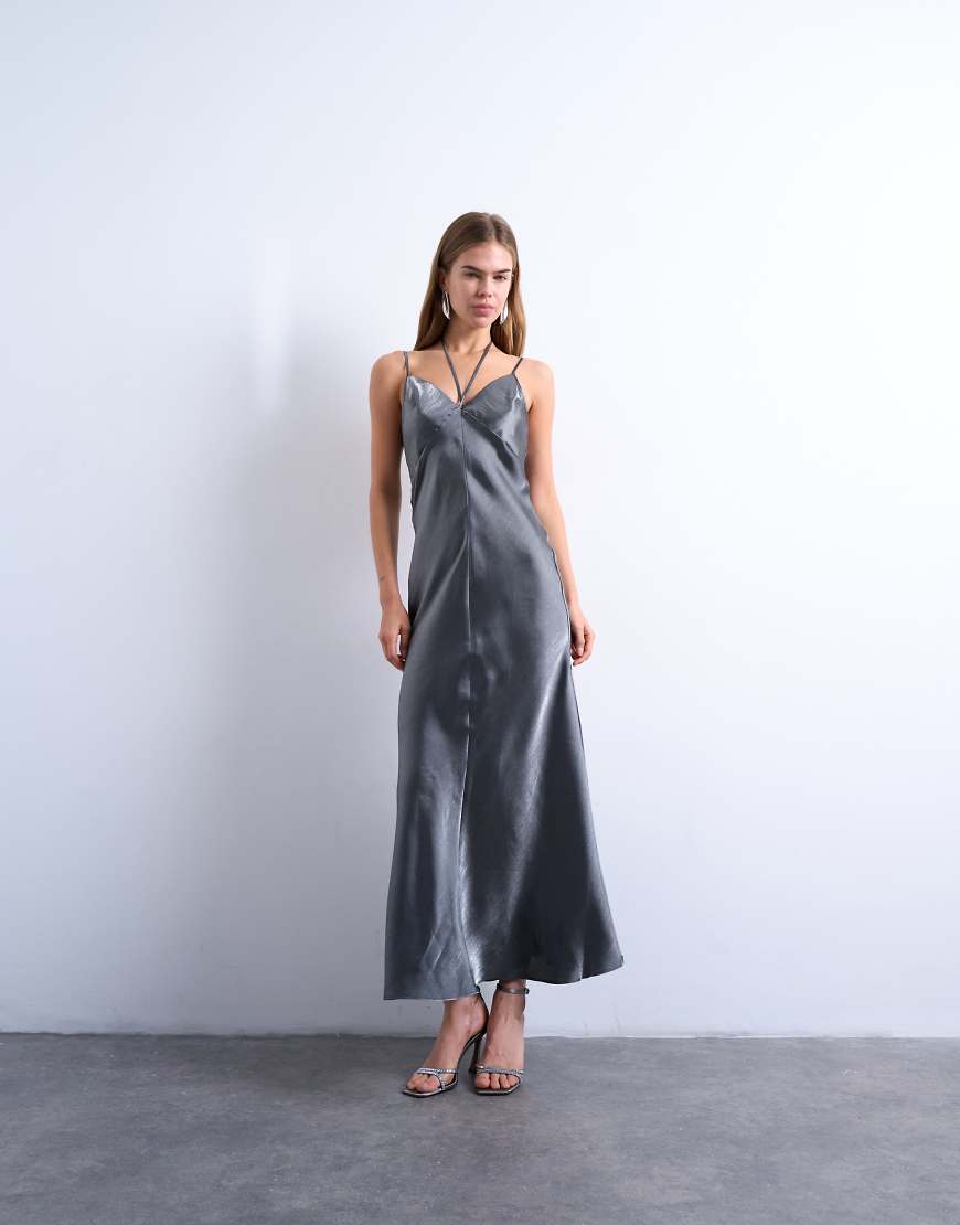 Topshop - Fließendes Neckholder-Maxikleid in Metallic-Silber mit Riemchenträgern von Topshop