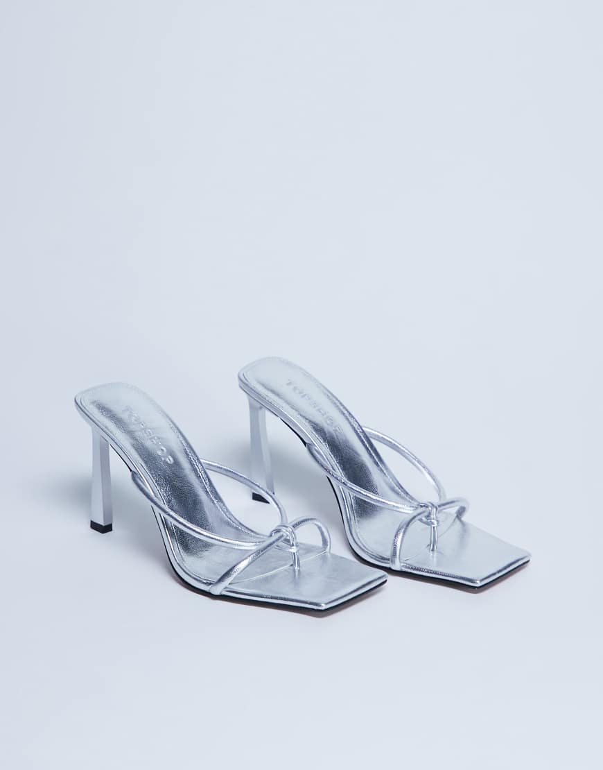 Topshop - Flora - High Heels in Silber mit Riemchen und Zehenschlaufe von Topshop