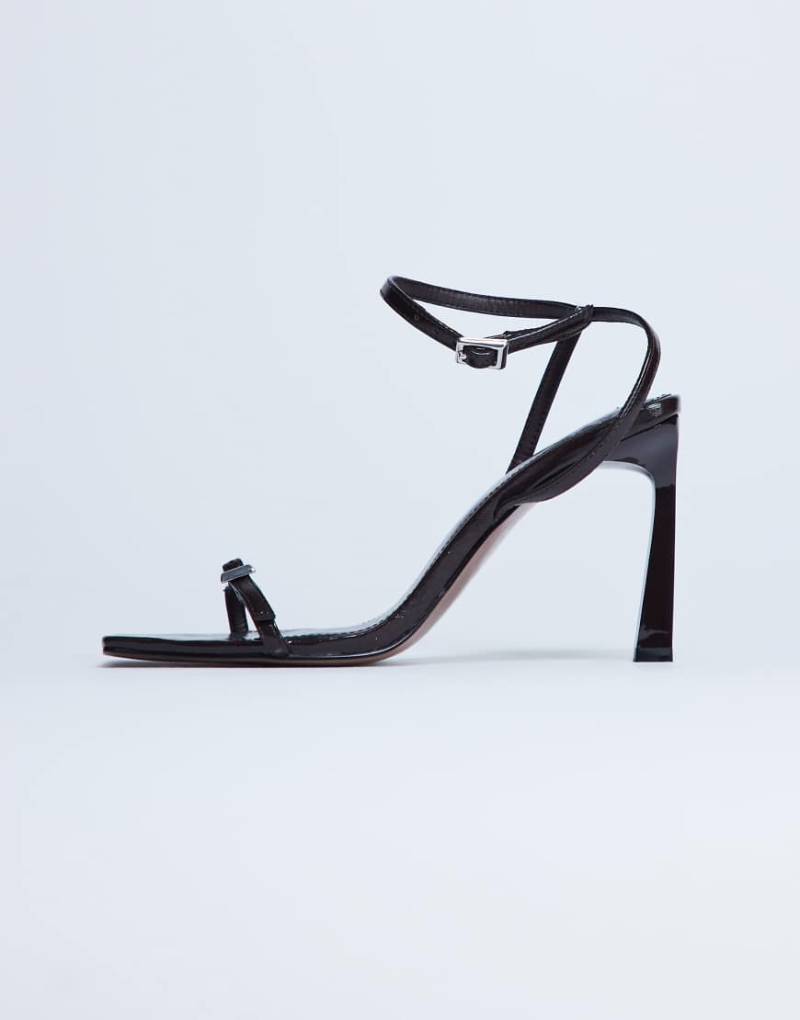 Topshop - Floyd - High Heels in Schokobraun mit eckiger Zehenpartie und Riemchen-Brown von Topshop