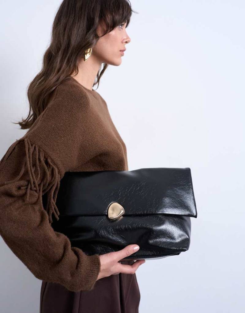 Topshop - Gaia - Umschlag-Clutch in Schwarz mit Metalldetails von Topshop