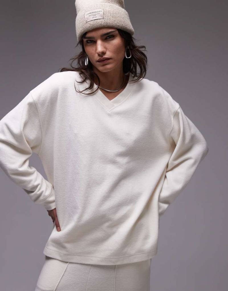 Topshop - Gebürstetes Sweatshirt mit V-Ausschnitt in Creme-Weiß von Topshop