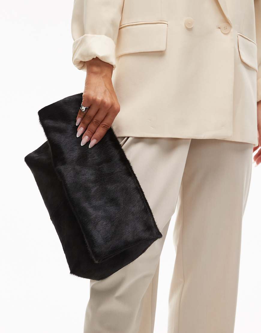 Topshop - Georgia - Faltbare Clutch aus Leder in Schwarz in Ponyfell-Optik von Topshop