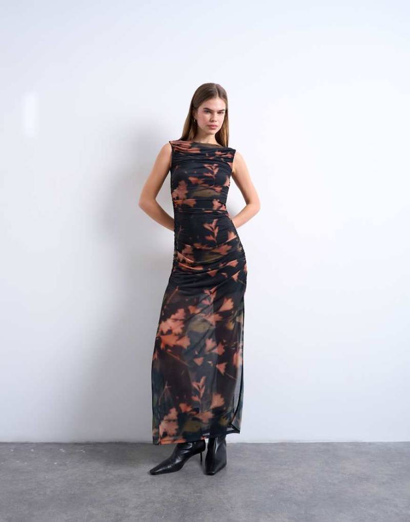Topshop - Gerafftes Maxikleid aus Netzstoff in Schwarz mit Blumenmuster von Topshop