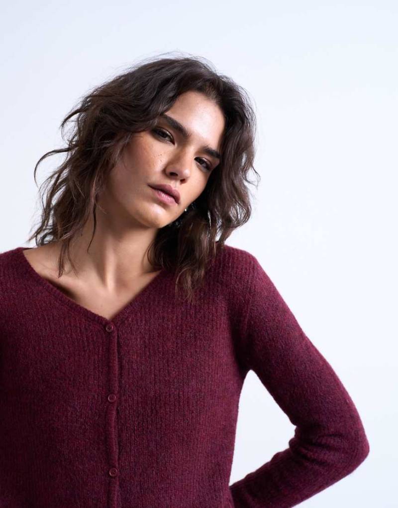 Topshop - Gerippte Strickjacke in Burgunderrot mit V-Ausschnitt von Topshop