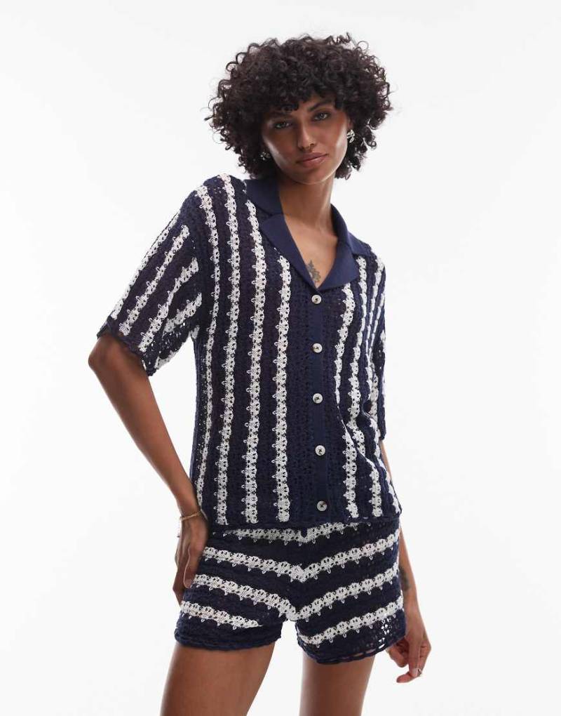 Topshop - Gestreifte Hemdbluse aus strukturiertem Strick in Blau und Elfenbeinweiß, Kombiteil von Topshop