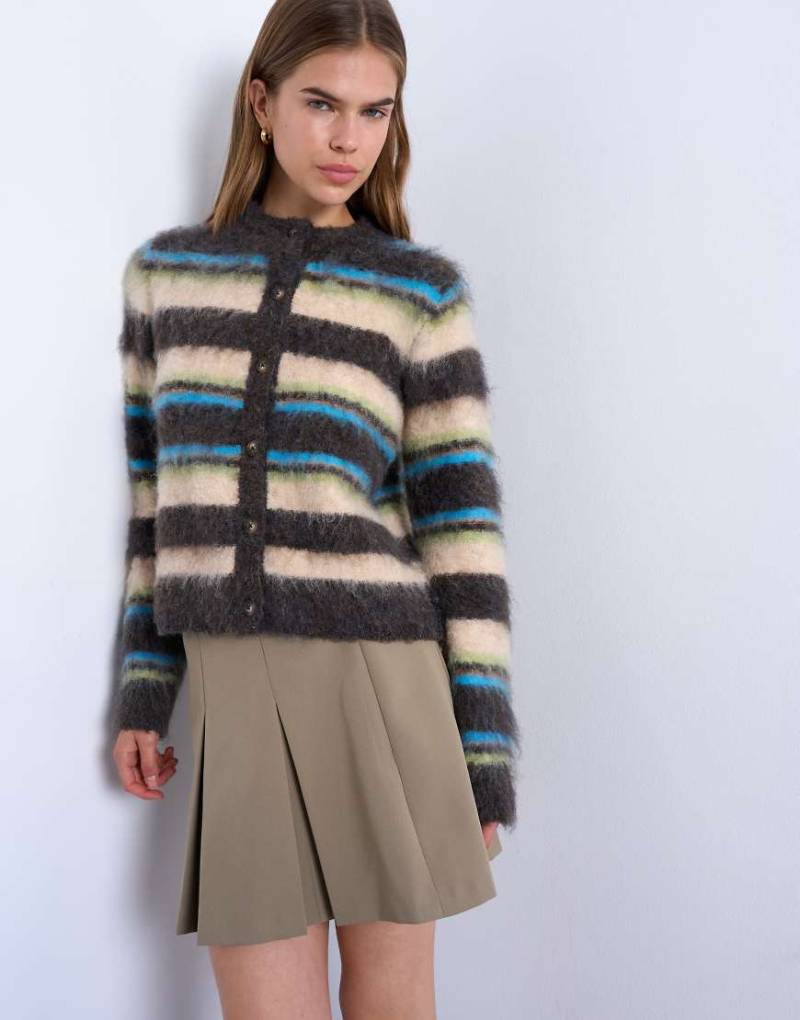 Topshop - Gestrickte, flauschige Strickjacke mit bunten Streifen von Topshop