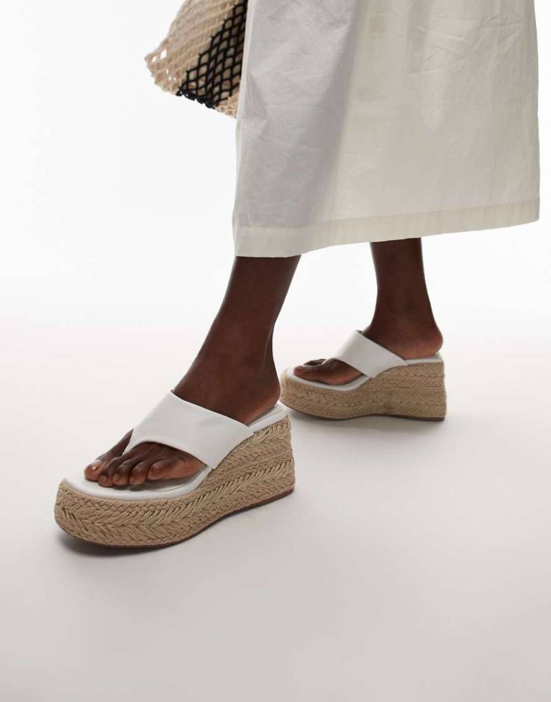 Topshop - Heidi - Espadrilles in Weiß mit Zehensteg und Keilabsatz von Topshop