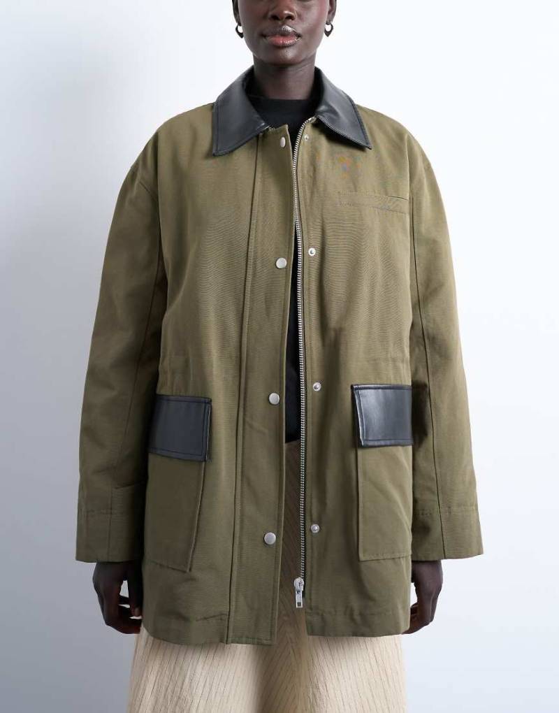 Topshop - Hemdjacke in Dunkelgrün mit aufgesetzter Tasche von Topshop