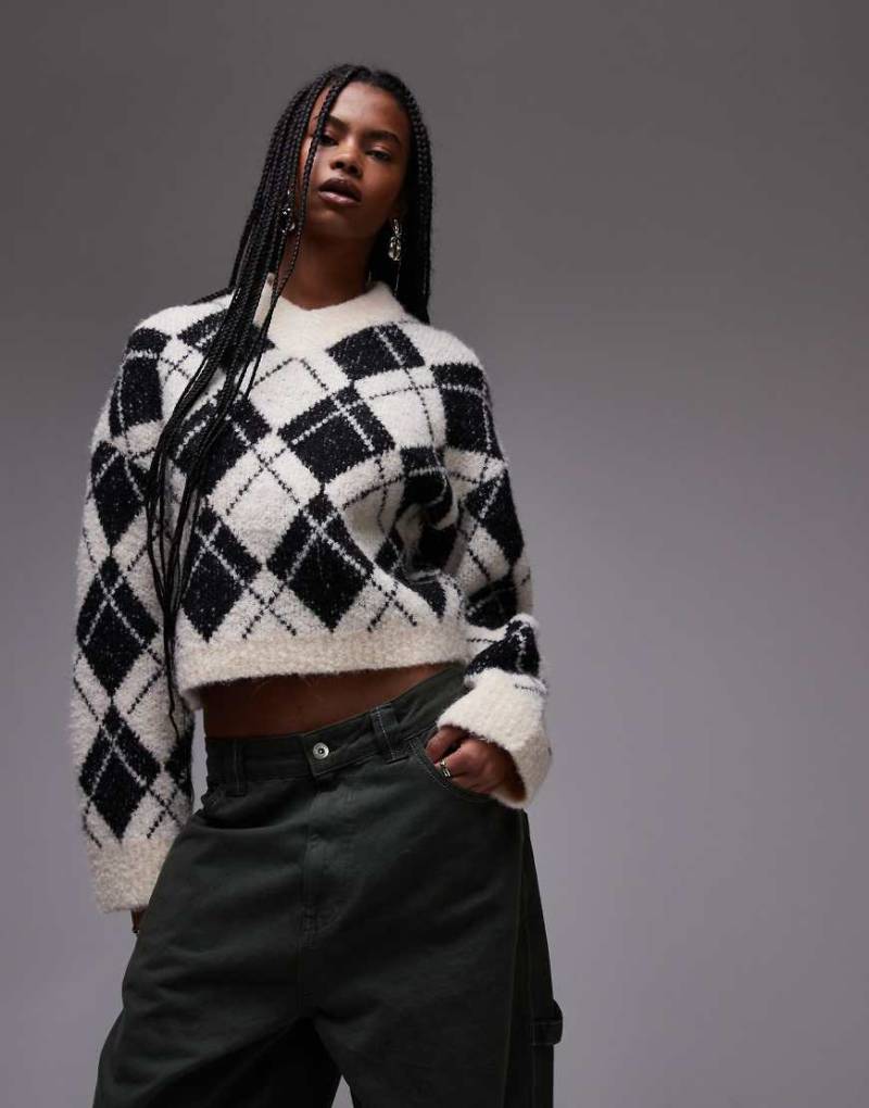 Topshop - Hochgeschlossener Strickpullover in Weiß mit schwarzem Rautenmuster von Topshop