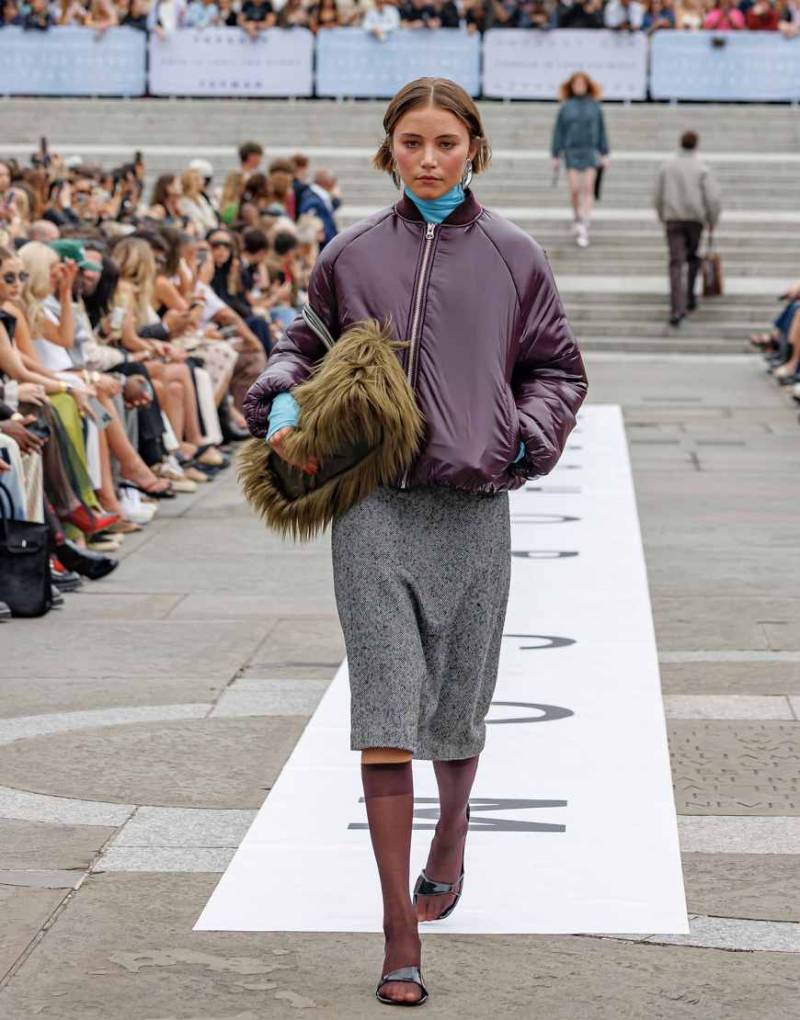 Topshop - Hochglänzende, wattierte Bomberjacke in Aubergine-Lila von Topshop