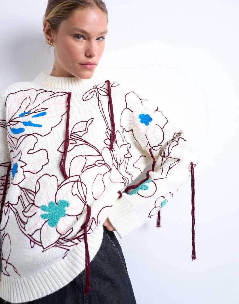 Topshop - Hochwertiger Oversize-Strickpullover in Elfenbeinweiß mit Stickerei von Topshop