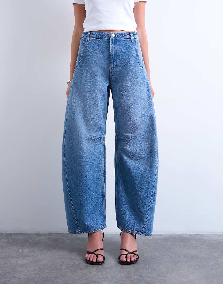 Topshop - Horseshoe - Barrel-Jeans in Mittelblau mit hohem Bund von Topshop
